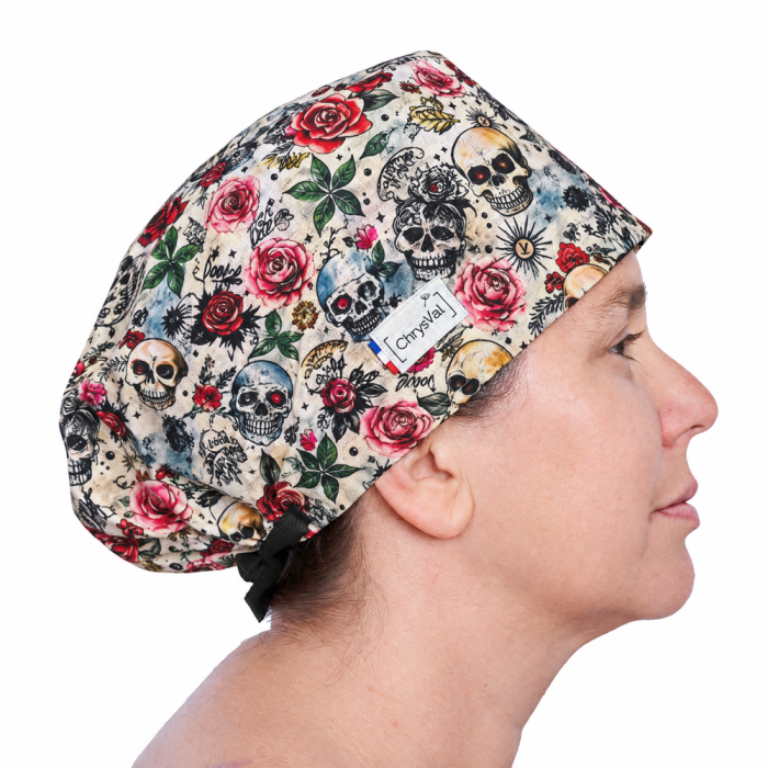 Calot couvrant tête de mort et roses Mortelle romance style tatouage porté par une femme – ChrysVal