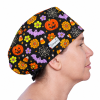 Calot couvrant Halloween Douce frayeur citrouilles et chauves-souris sur fond noir porté par une femme – ChrysVal